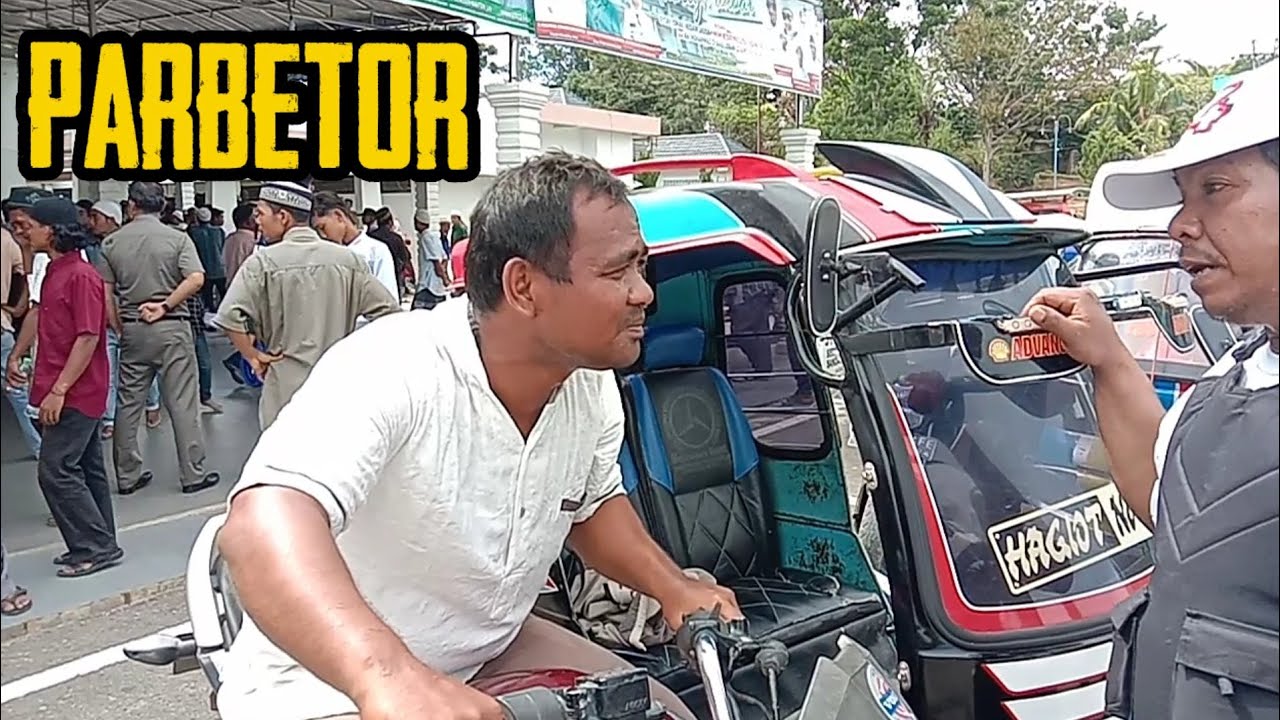 Ratusan Tukang Becak Di Mandailing Natal Antri Pembagian Zakat.
