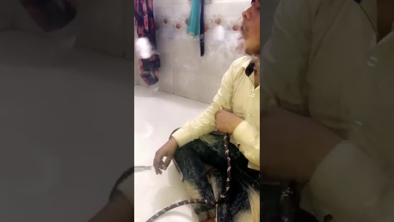 Smoking ring with hukaah