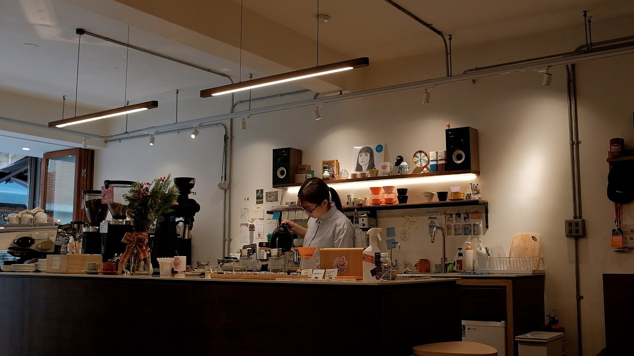 coffee, dumplings, old vintage | a taiwan vlog