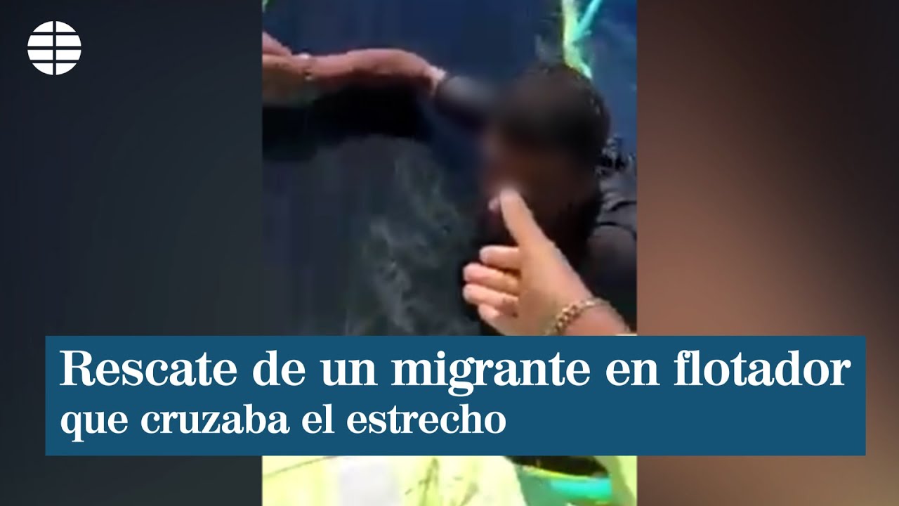 Rescatan a un migrante que intentaba cruzar el estrecho en un flotador