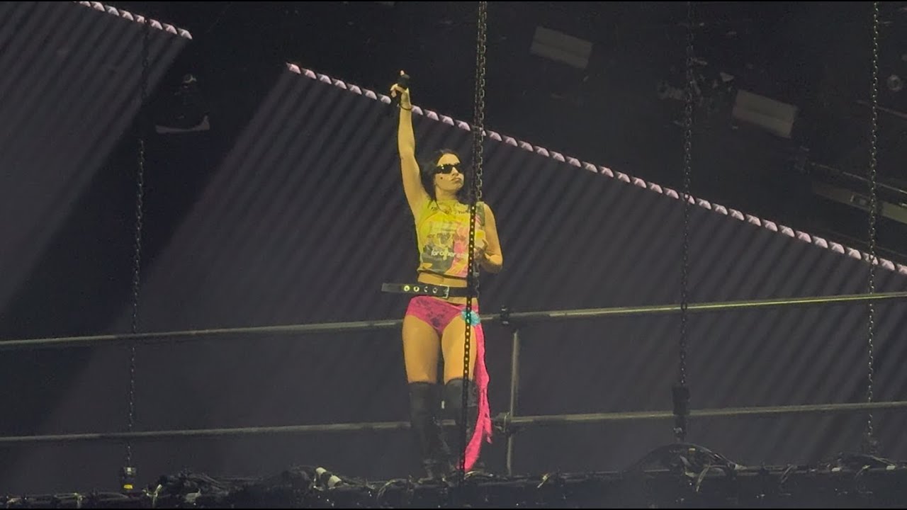 Apple - Charli XCX: BRAT Tour 2025 [4K LIVE] (Jenna Ortega & Romy Mars do 