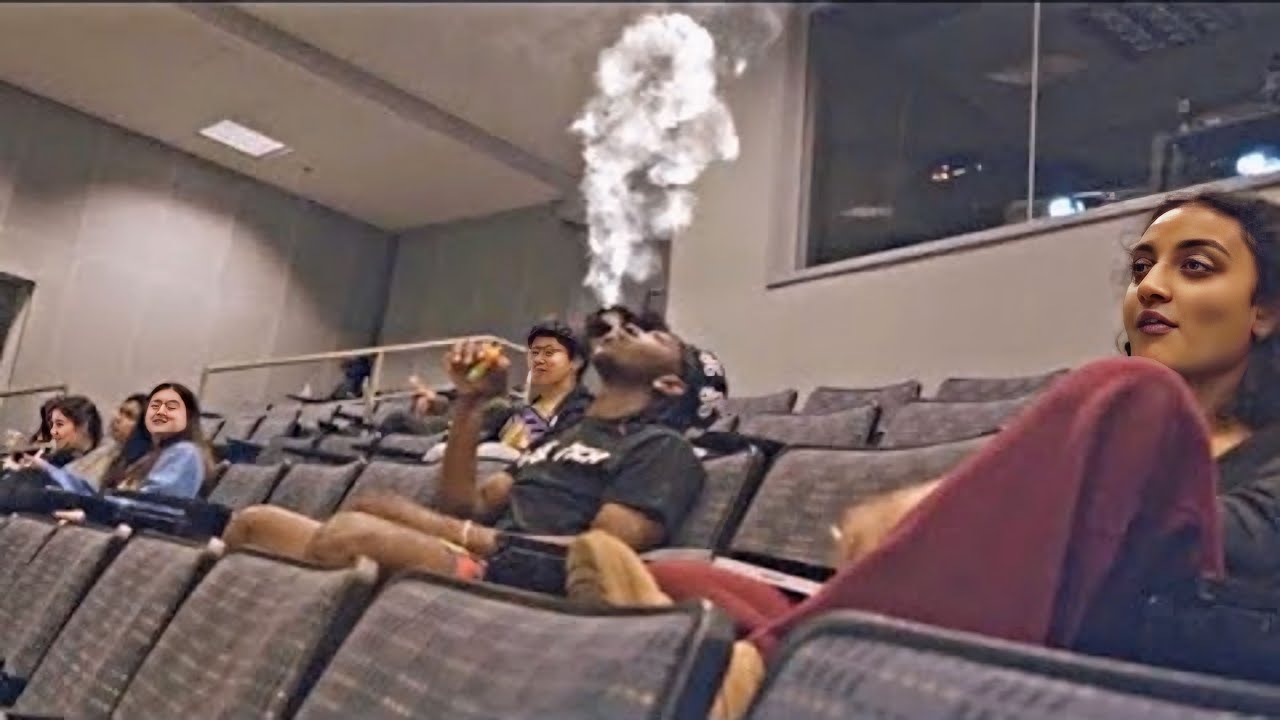VAPING DURING A COLLEGE LECTURE UCLA