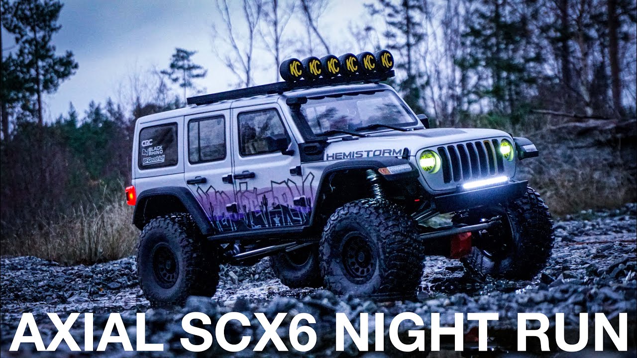 AXIAL SCX-6 Night Run