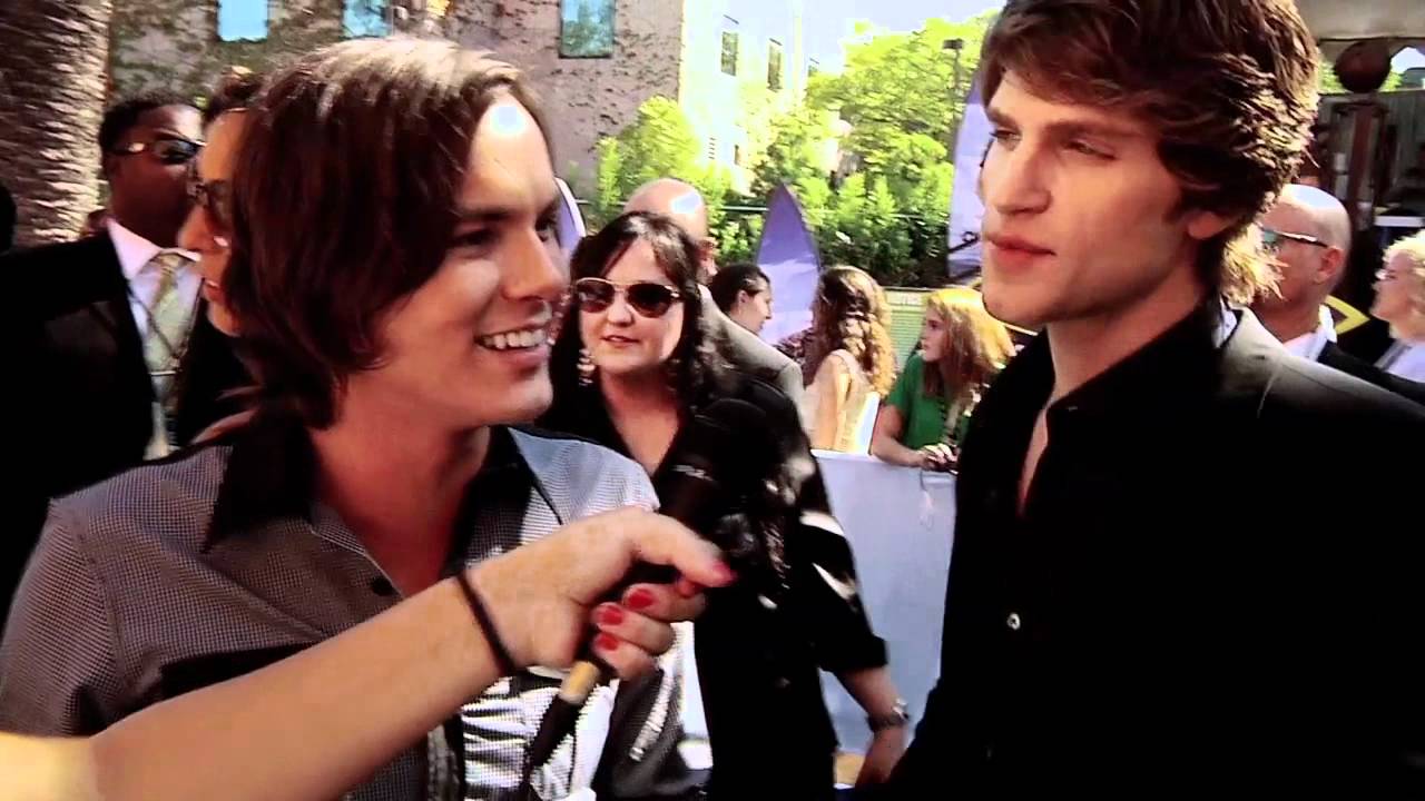 Tyler Blackburn & Keegan Allen at the 2011 Teen Choice Awards