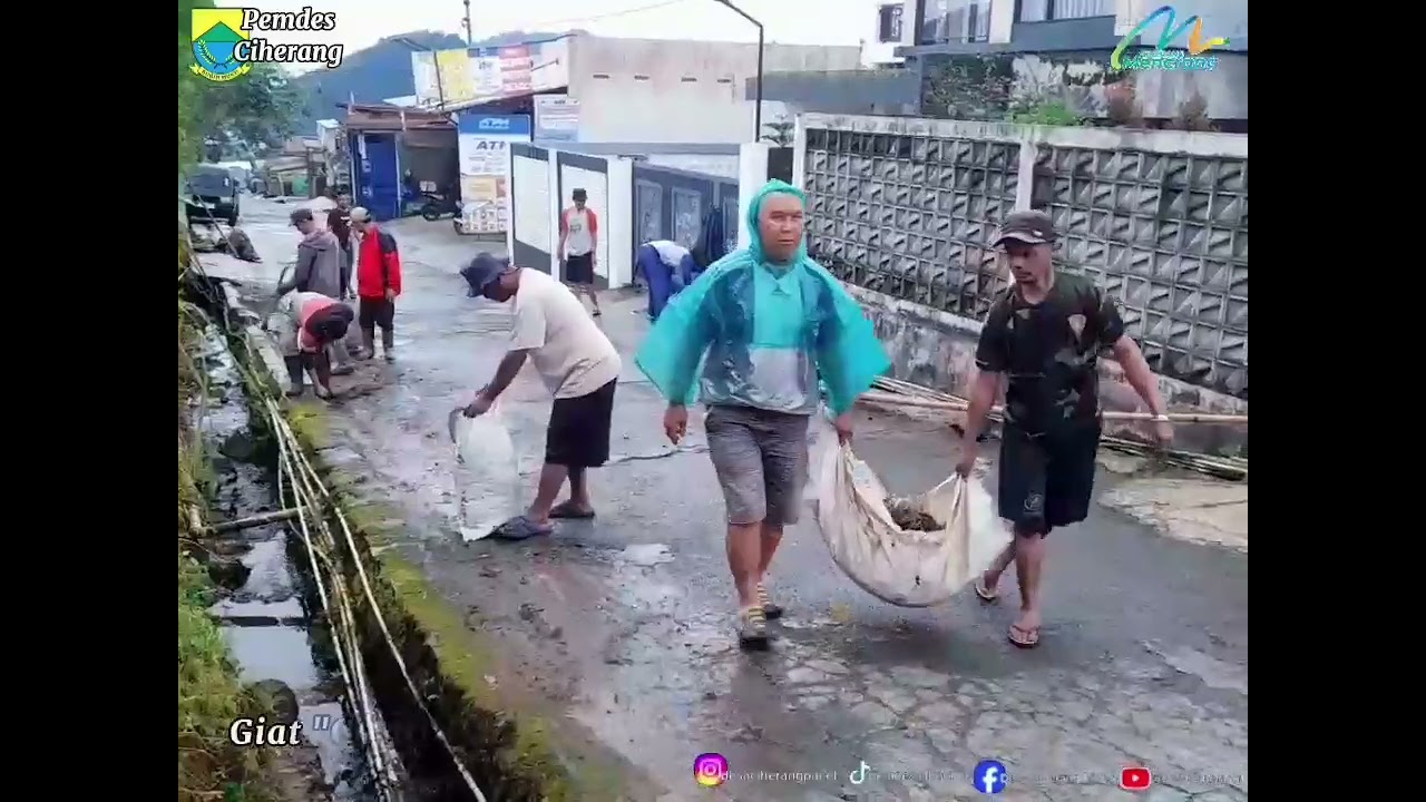Gotong Royong Lobaan Kp. Maleber Rw 011 Desa Ciherang Kecamatan Pacet Kabupaten Cianjur.