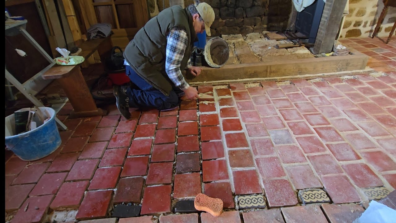 Back Renovating In The Cottage & Layout Design!