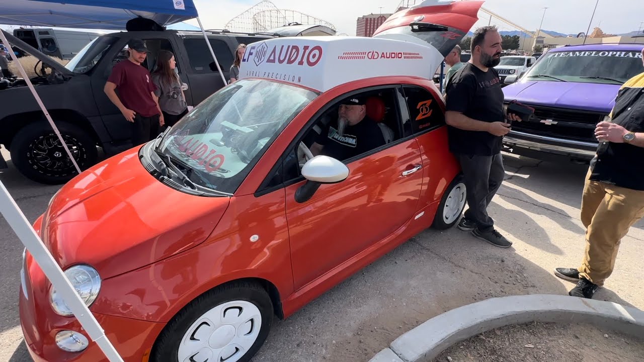 Loud Fiat 500! 4 DD Audio Z4 15s On 2 Stetsom Force Extreme Amplifiers
