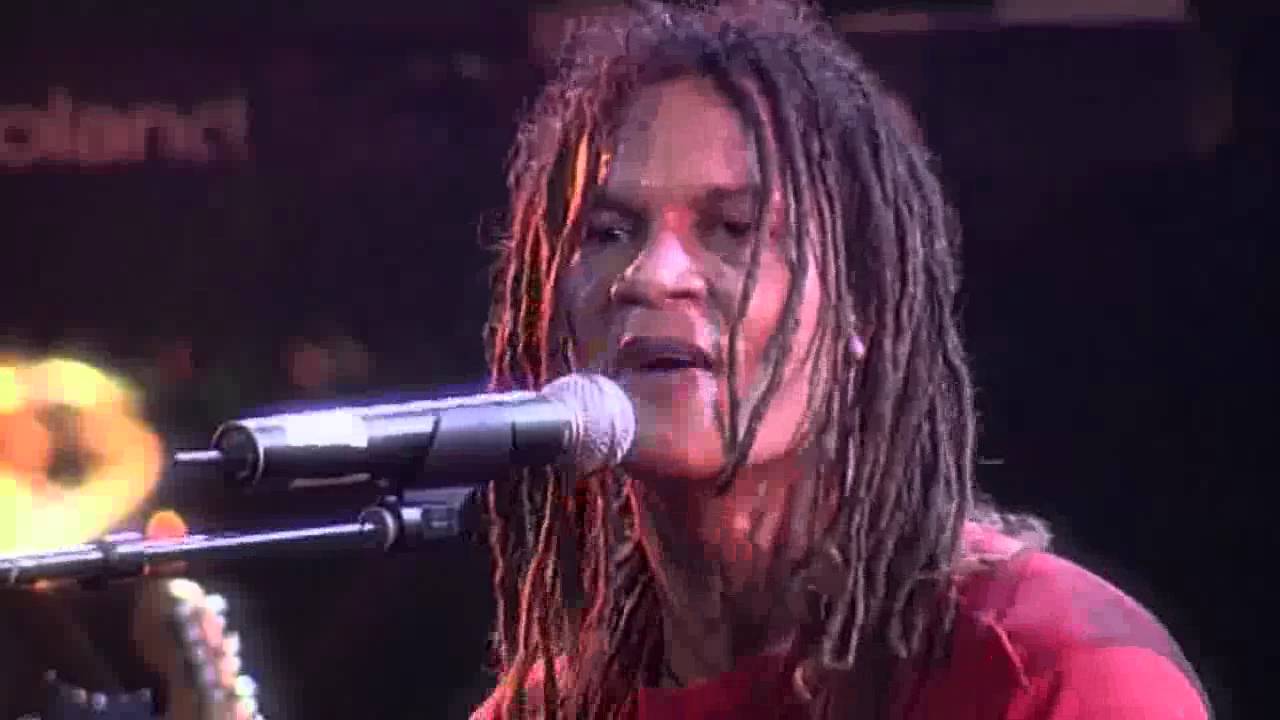 Baster - Bibizako (ek Danyel Waro) - Live Sin Zil 2003 - 20 ans - 04/19