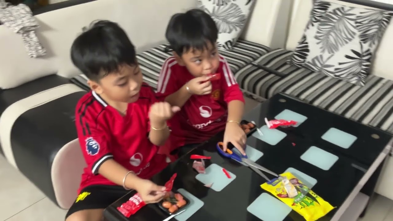 Review xúc xích xèo 