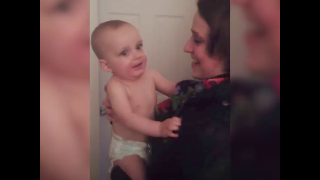 NÃO É A MAMÃE! Bebê tem reação muito engraçada ao conhecer a gêmea da mãe l Família l VIX