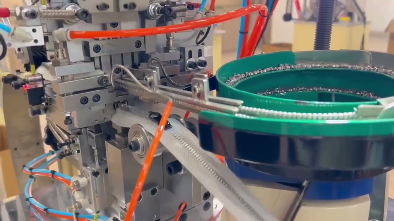 Zipper metal top U stop attaching machine