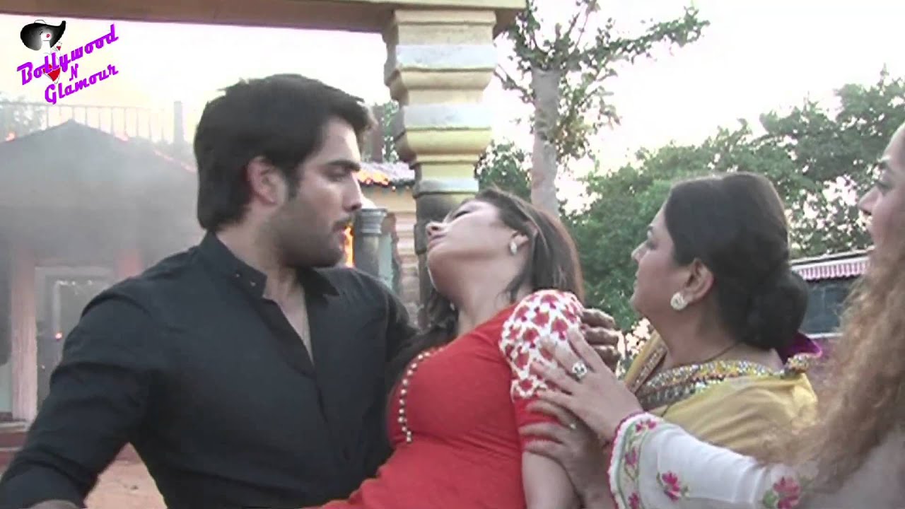 On location of TV Serial 'Madhubala'  RK saves Madhu from fire, gets cured