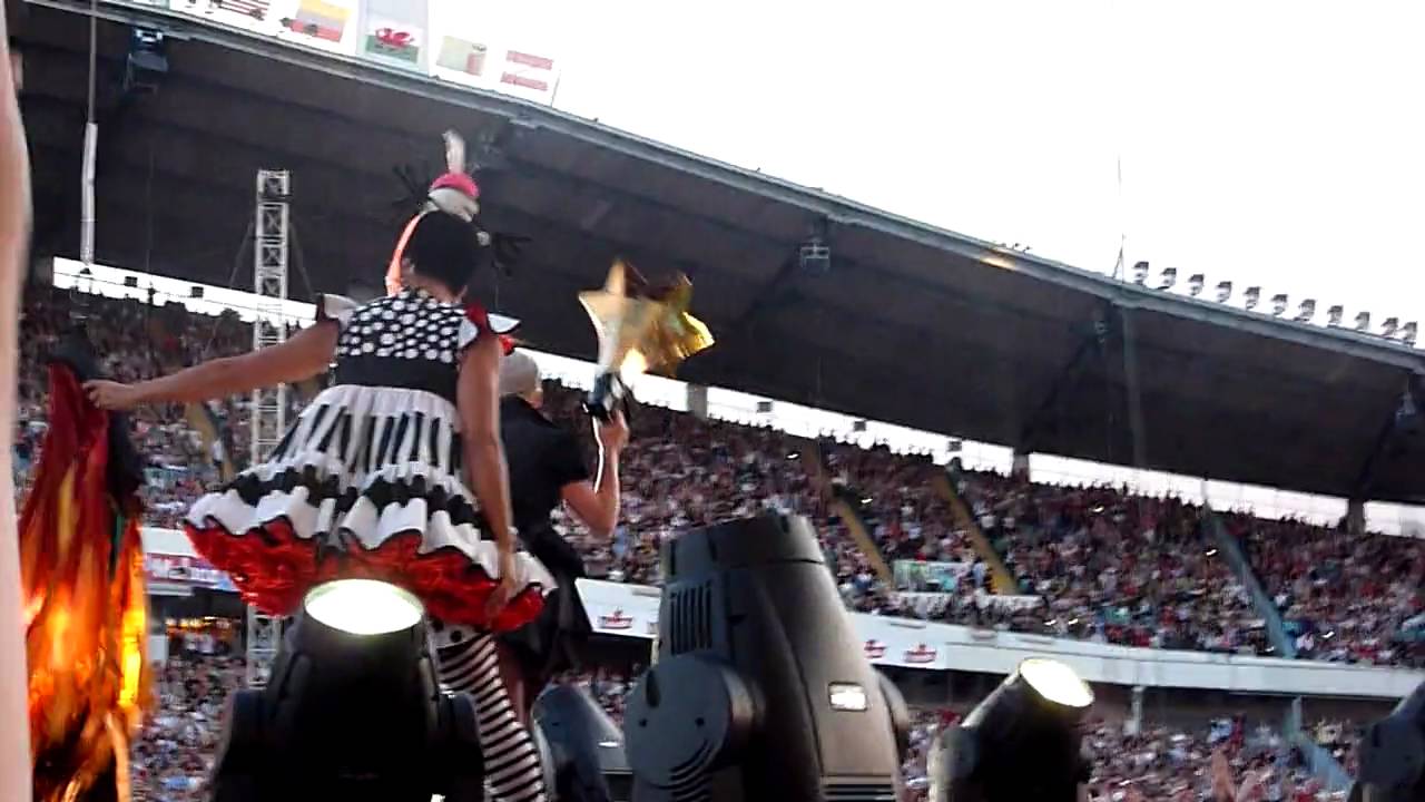 Pink - (Intro) Get the party started (Summer Carnival 2010 Ullevi, Göteborg)