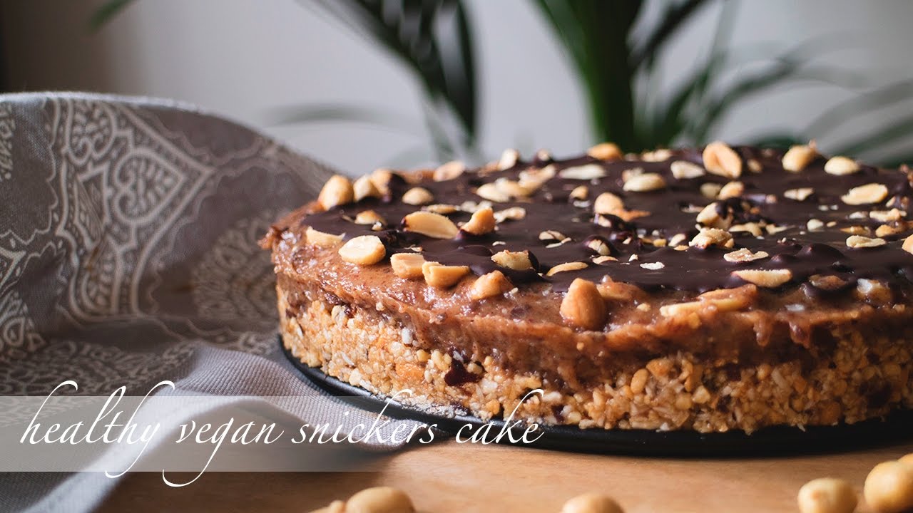 HEALTHY snickers cake - 100% VEGAN and almost raw!
