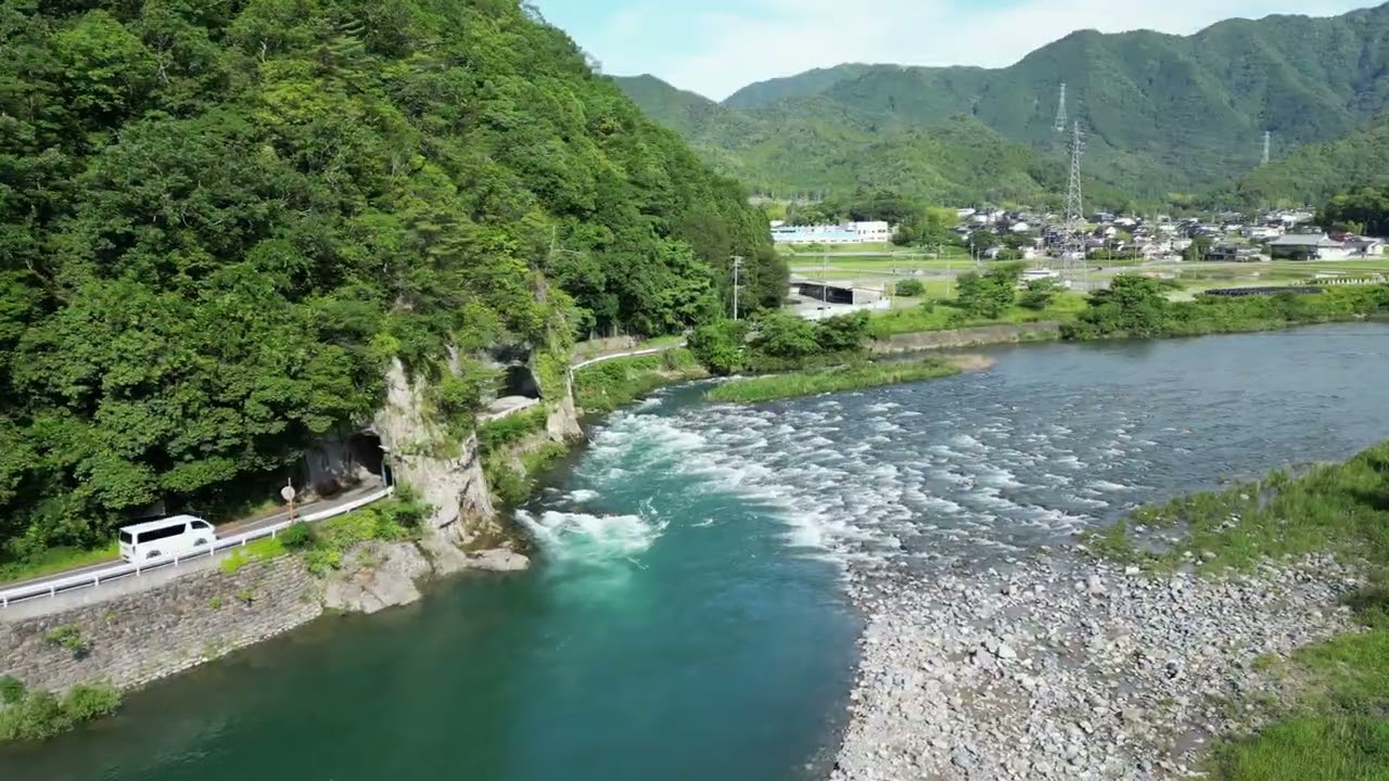 兵庫県宍粟市の与位の洞門