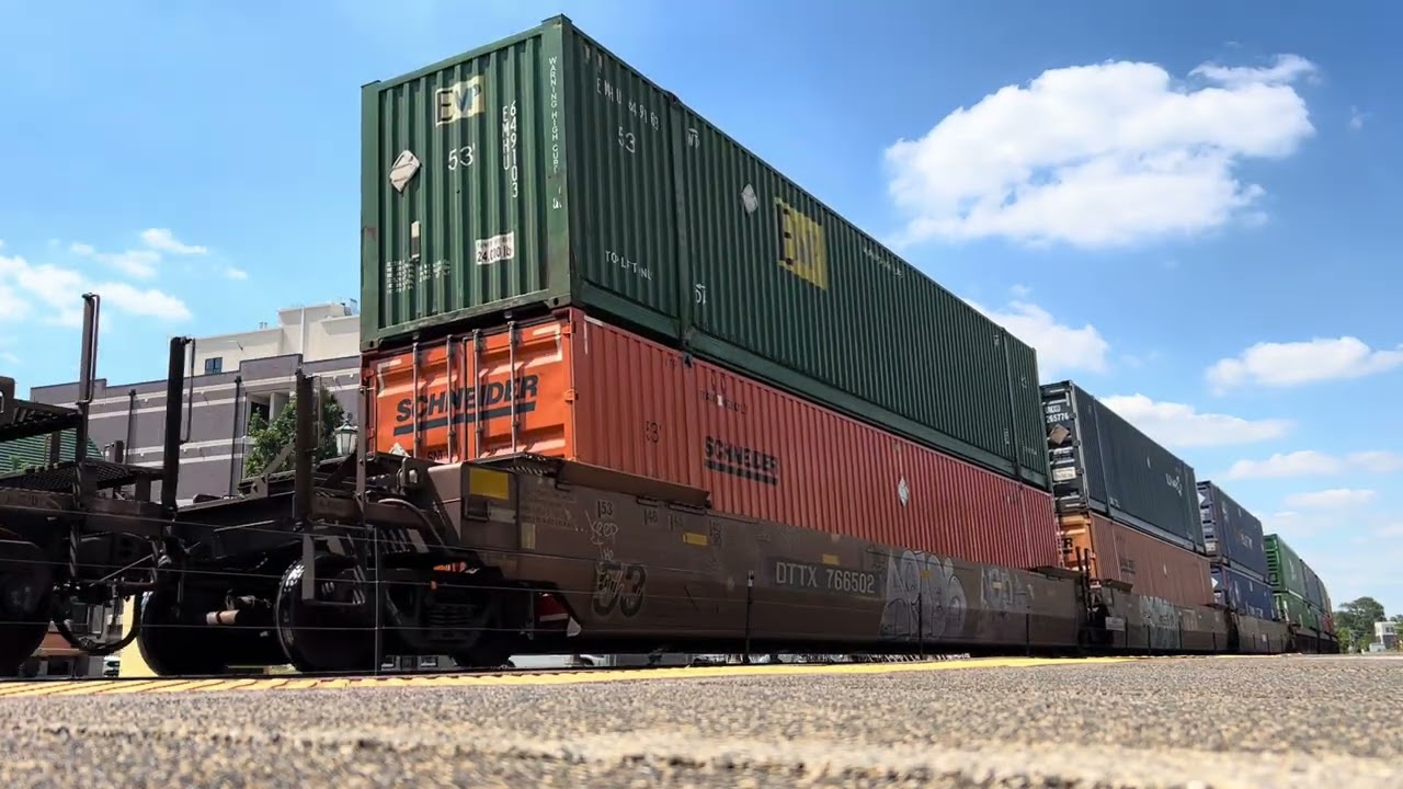 Union Pacific Intermodal pasa por Elmhurst, Illinois.
