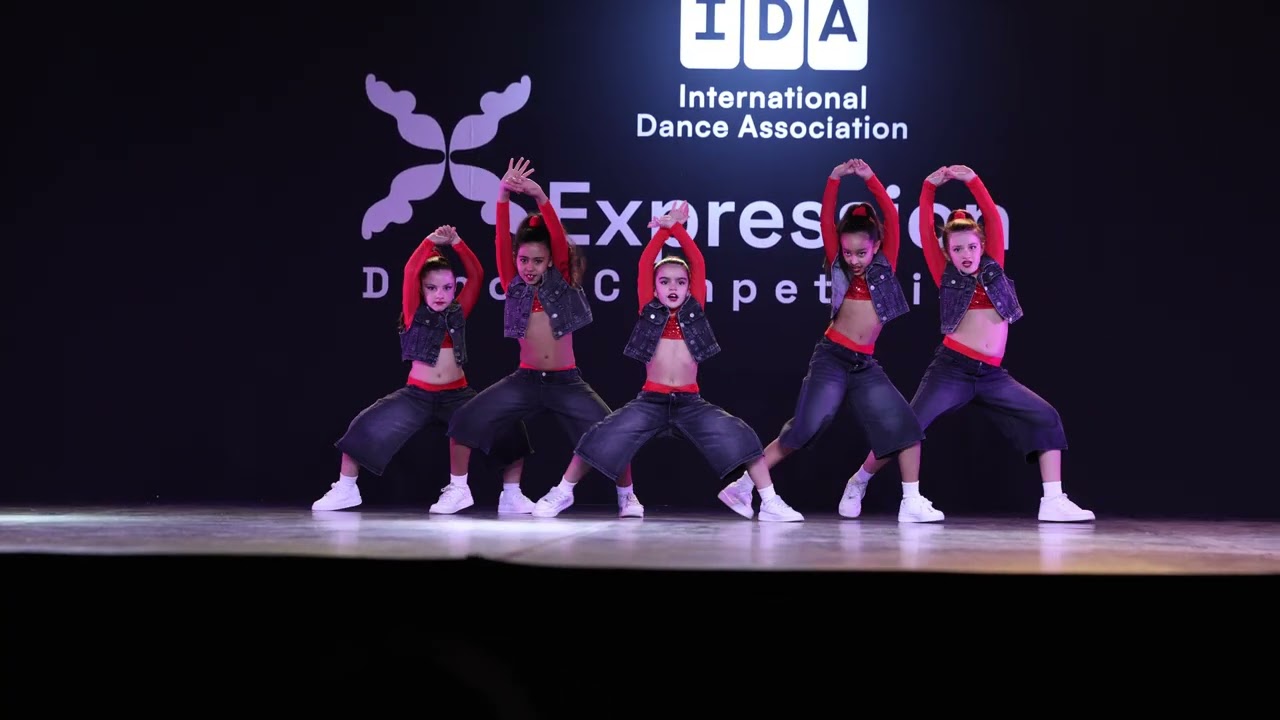 MINI SKIRT CREW 2026 LEVEL UO STUDIO COREOGRAFIE : Arianna della Ragione 