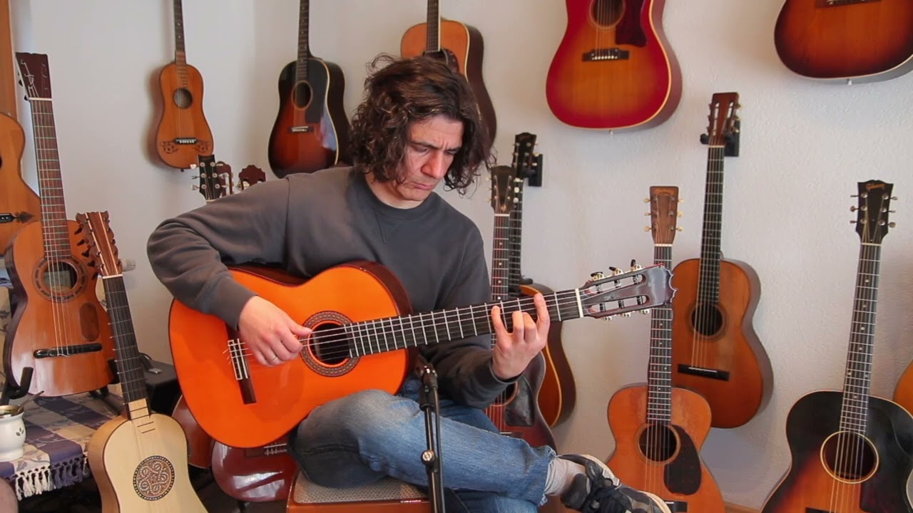 Exquisite Flamenca Negra by José M. Palmero 2024 – A Stunning Blend of Beauty and Flamenco Power