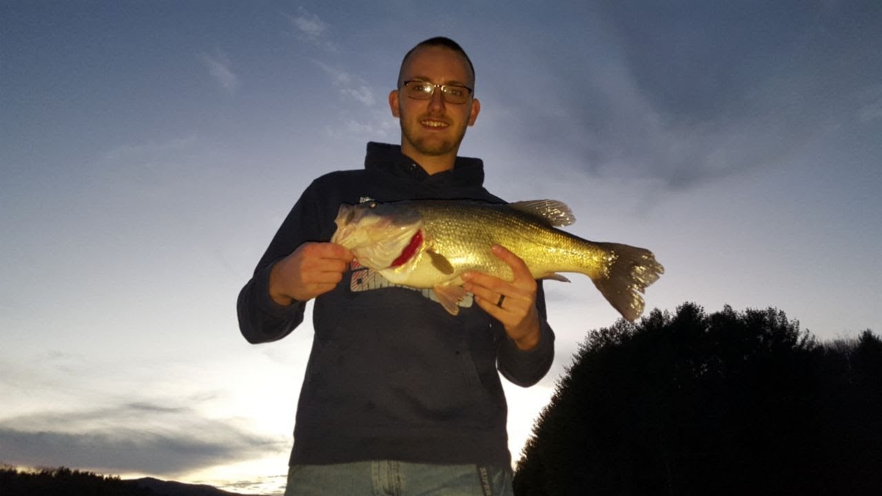 Rural Retreat Lake , hit his (New PB) Large Mouth Bass, Pre-Spawn