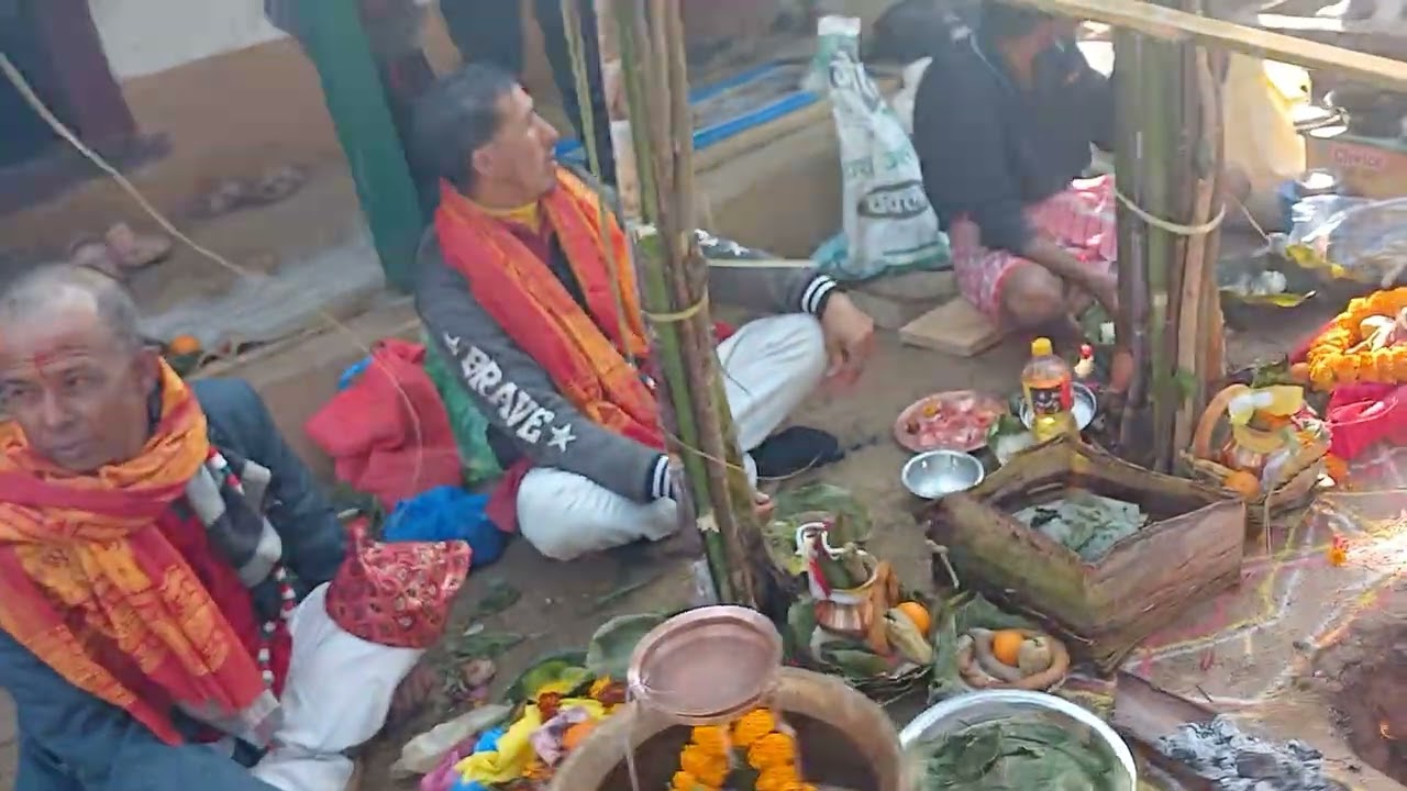 लाख बत्ती बालिसके पछि चरु पोल्न लागेको बेलाको 