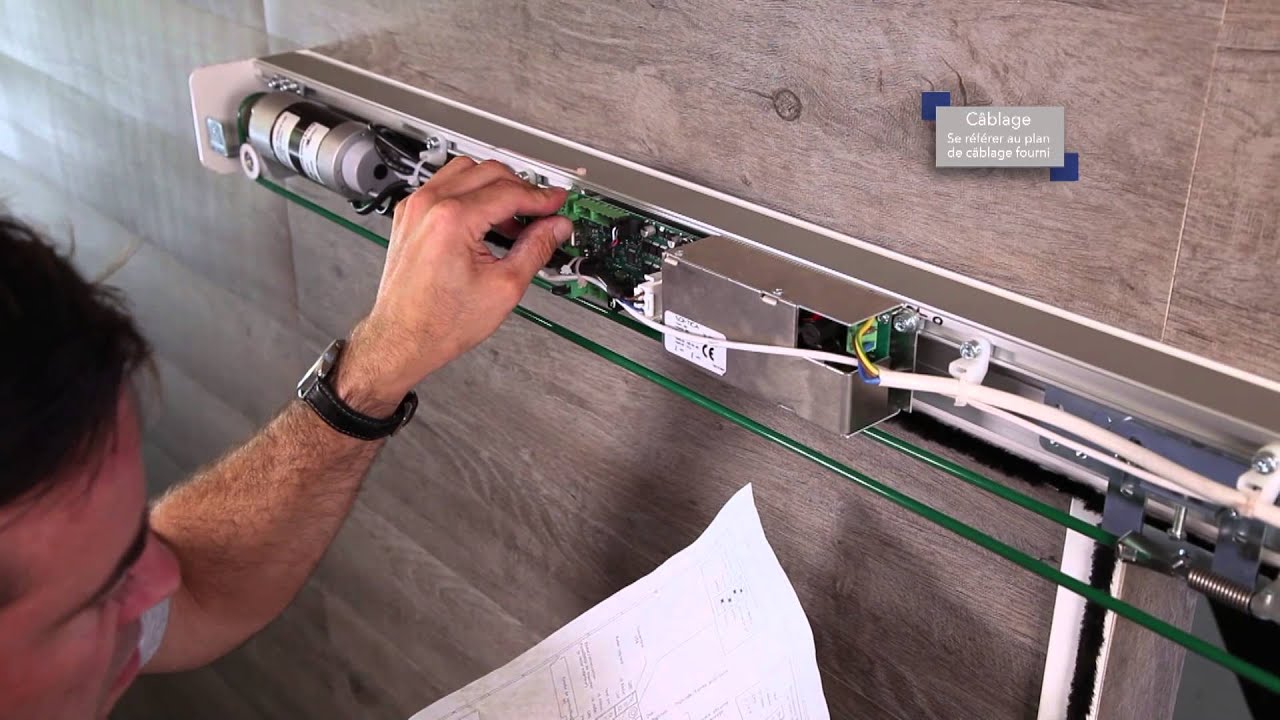 Pose de porte automatique d'intérieur en applique Innova - Softica