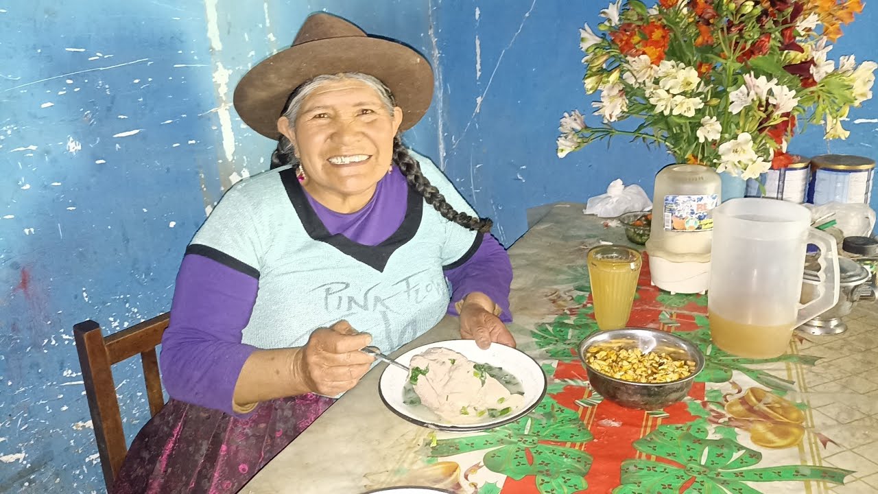 Sopa de Chochoca con Espinaca y Carne de Chancho.