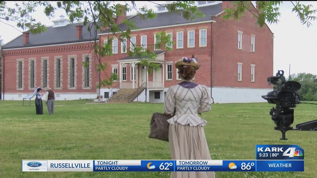 Indians, Outlaws, Marshals and the Hangin Judge