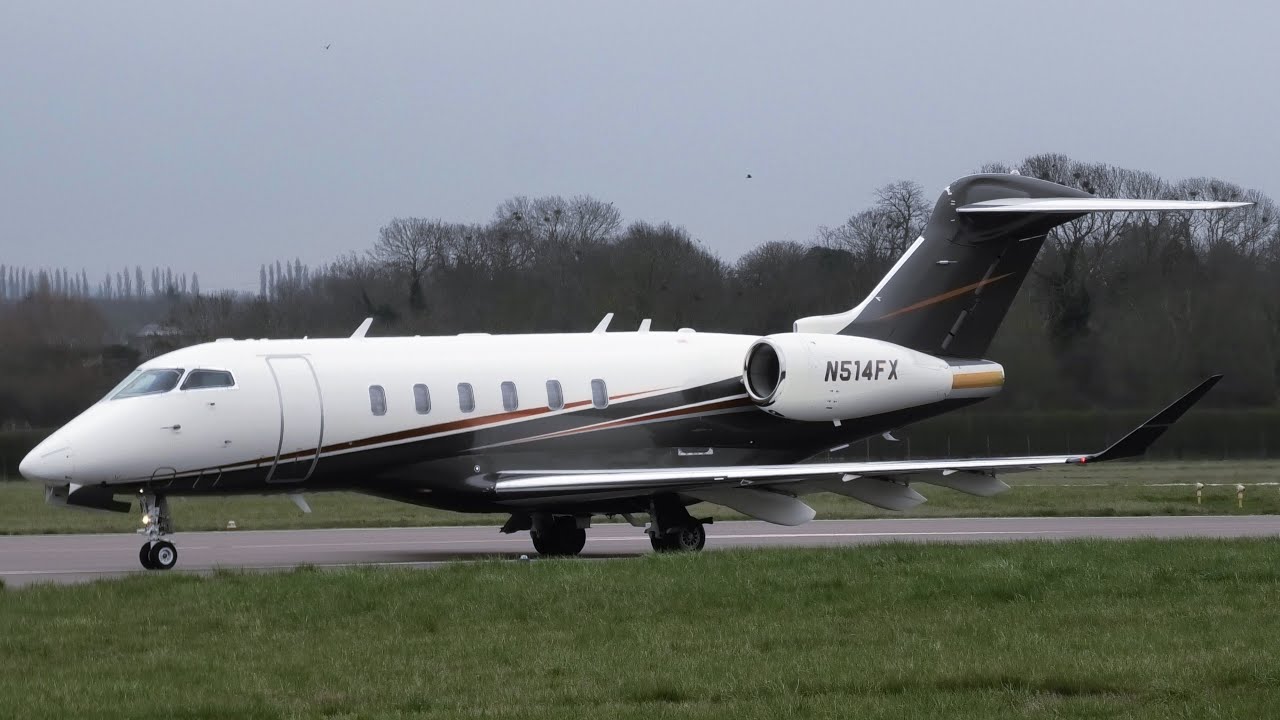 FlexJet Bombardier Challenger 3500 N514FX at Cambridge Airport