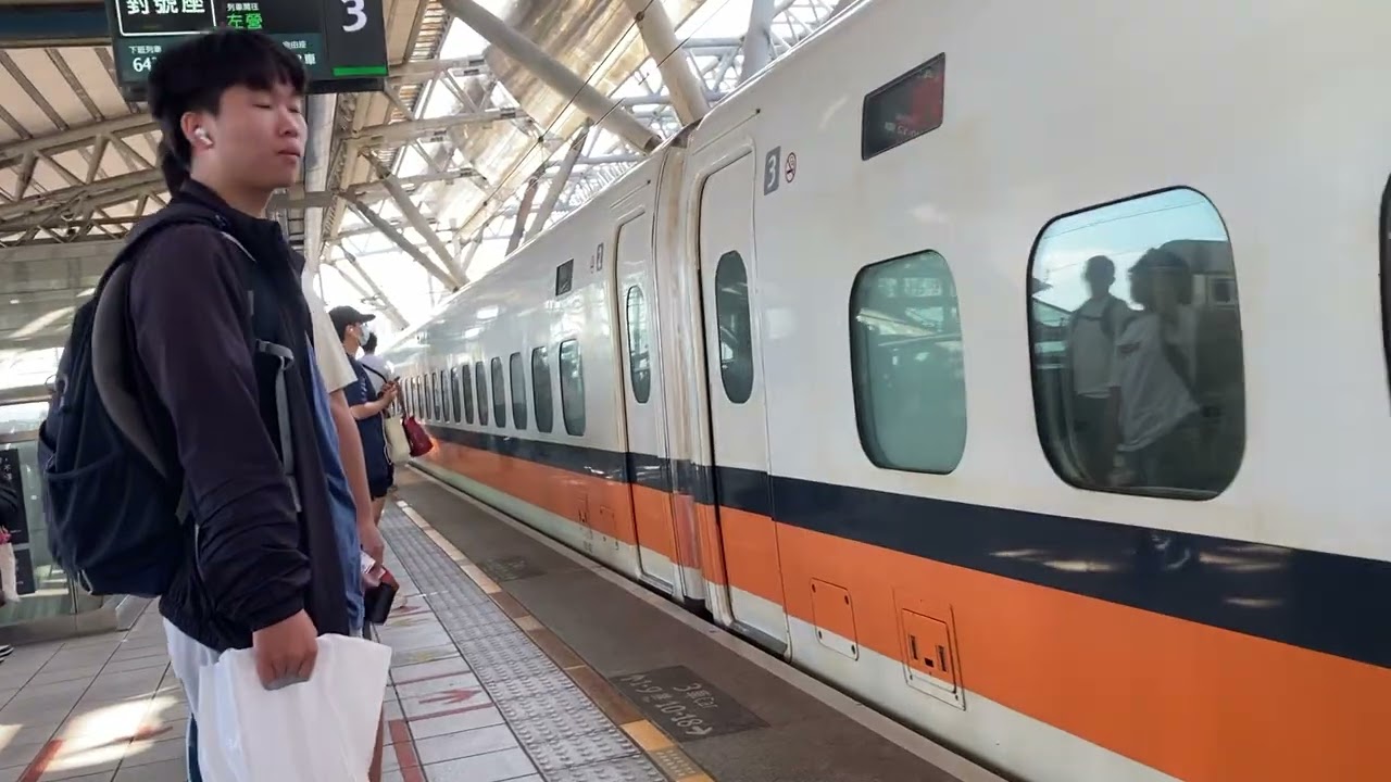20251026 829次700T高鐵 台中車站 進站