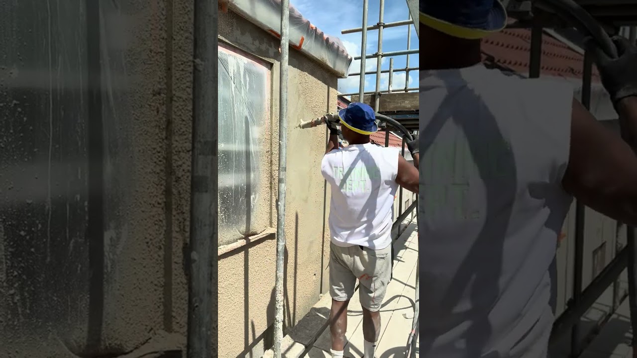 Rendering Roughcasting with Licata lime system #externalrender #plastering #rendering #diy 