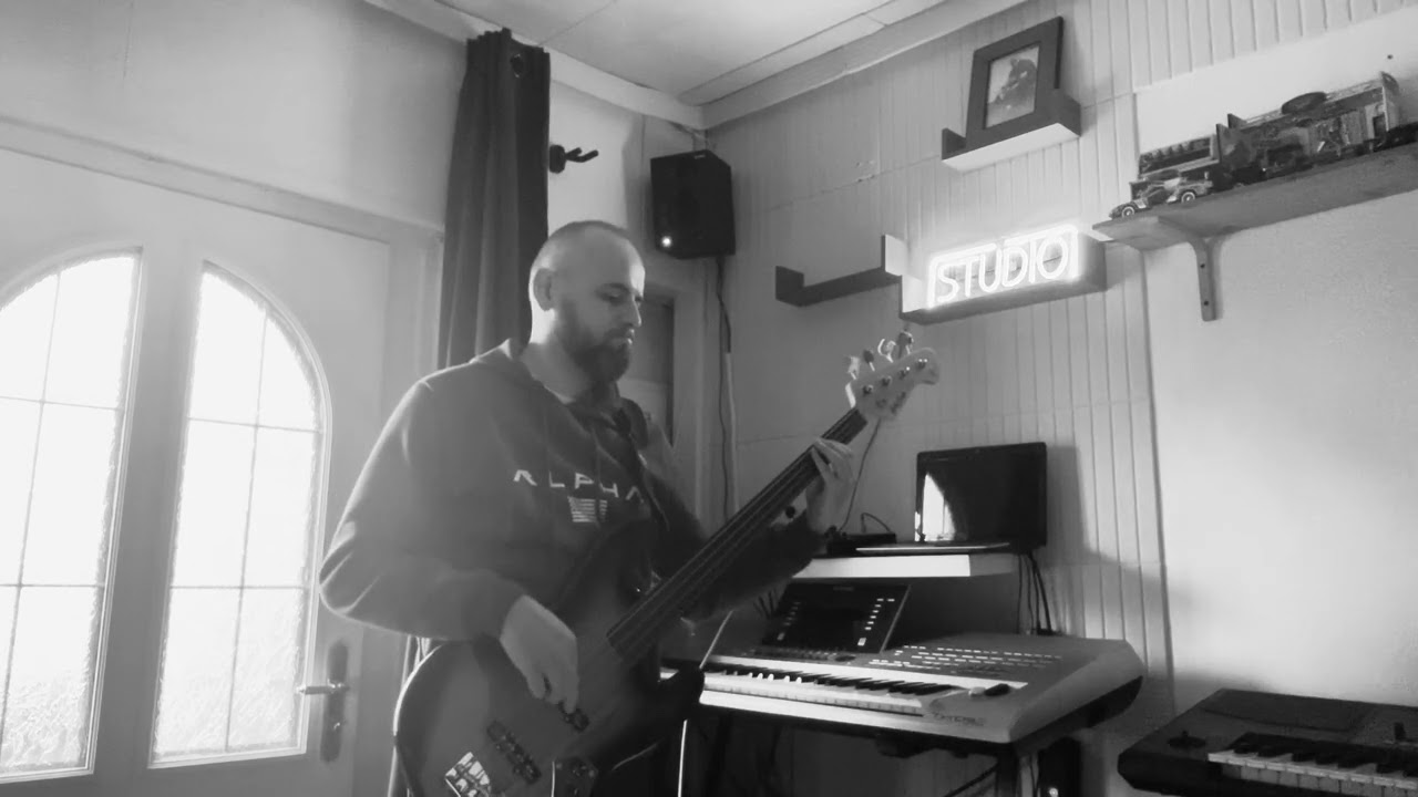 Your eyes - Vinco lions Bass fretless rehearsing 