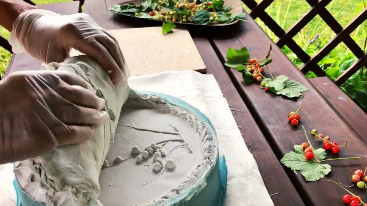 Garden art by KLEVER / DIY plant fossils / red berry