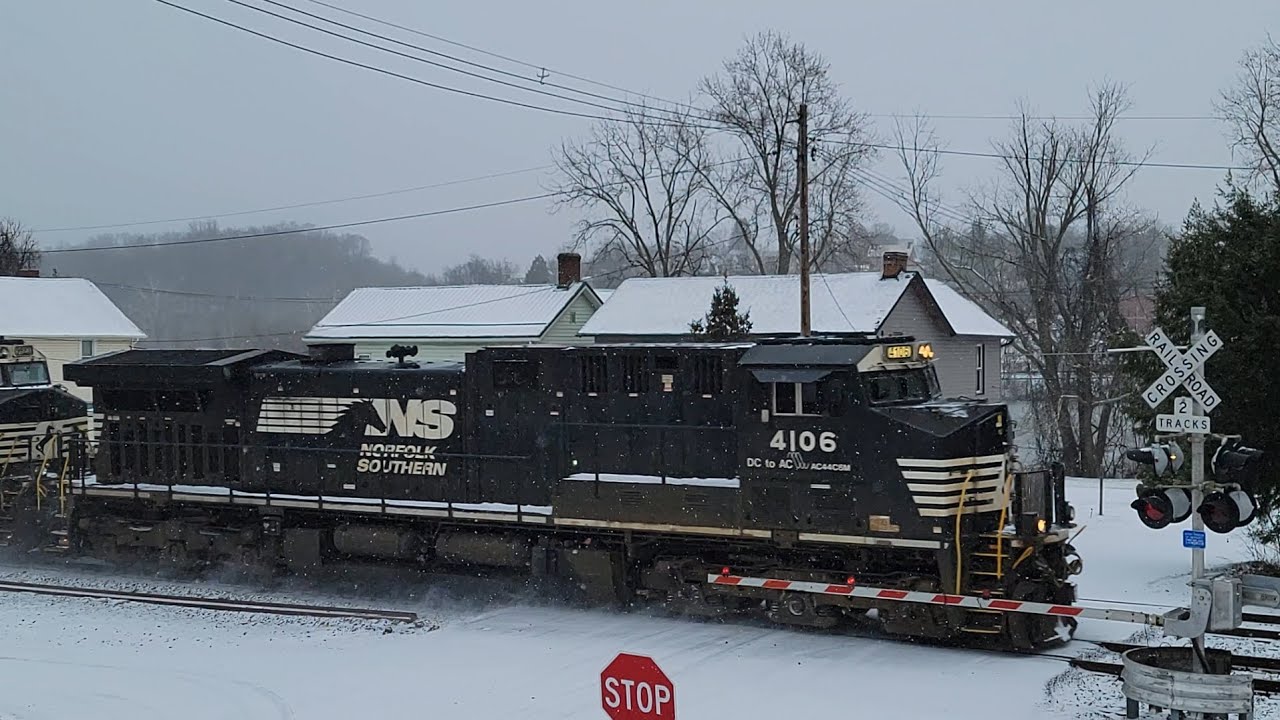 Combined Coal Empties Powered by NS Locomotives 