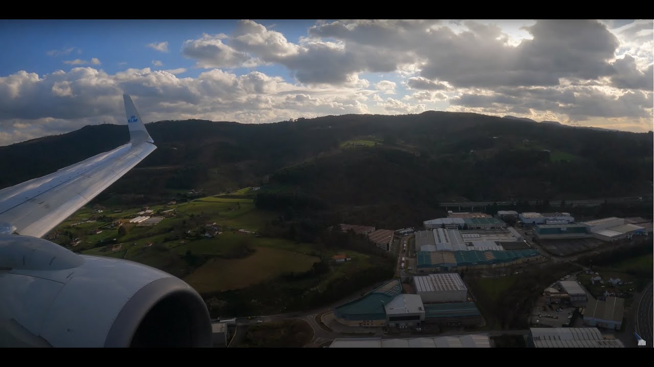 KLM Boeing 737-800 landing in Bilbao (4k)