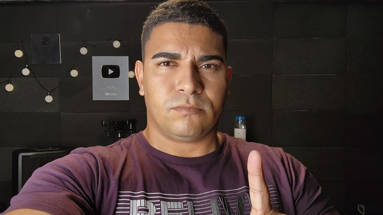 NÃO SEI COMO ALGUÉM CONSEGUE SER TÃO FALSA!