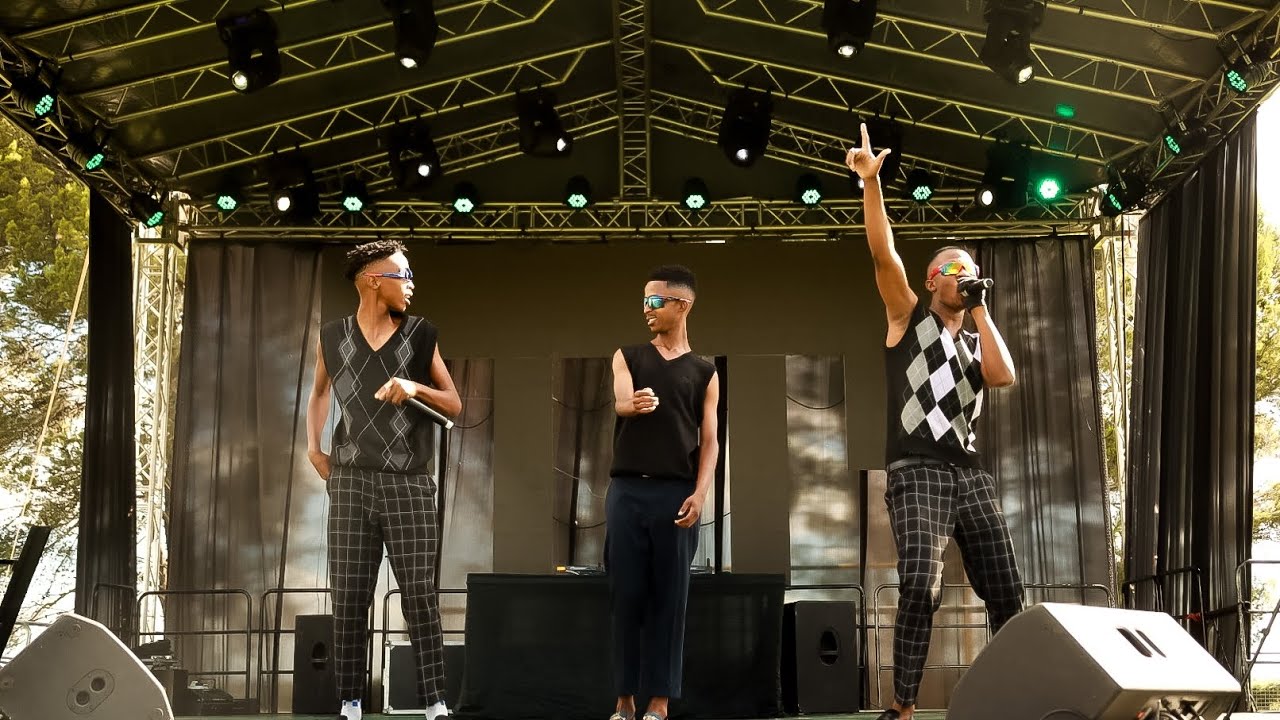 Live performance: by Ishuu Industry