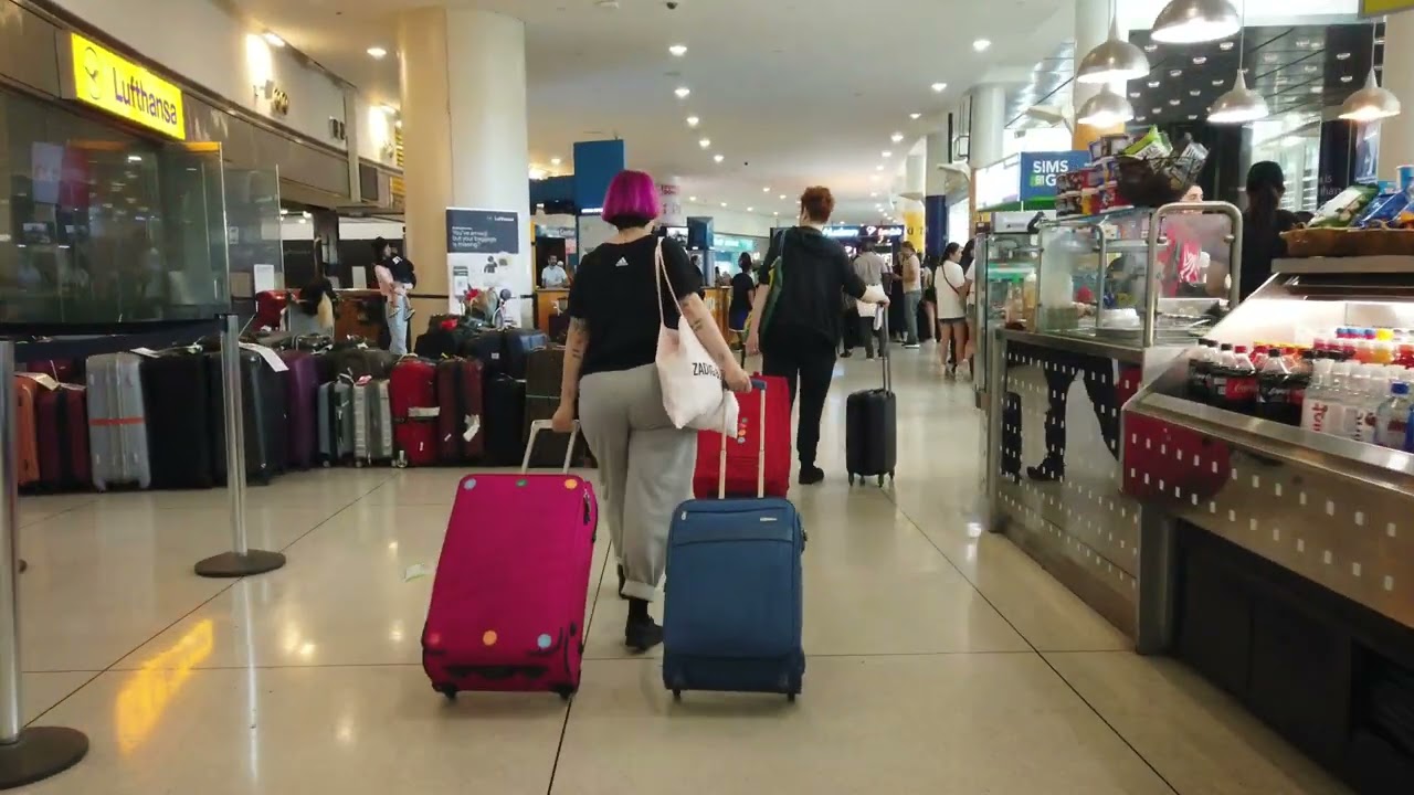 Walking John F. Kennedy International Airport JFK Terminal 1 & 2， NYC USA