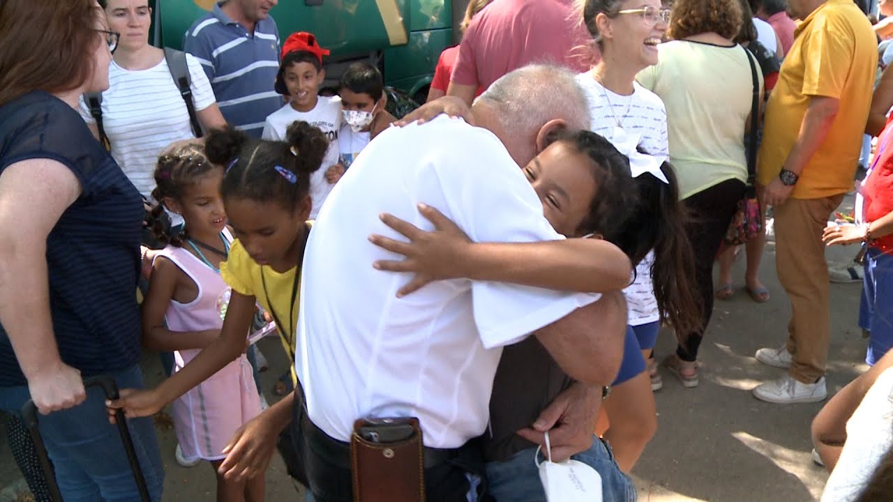 Despedida de niños saharauis tras pasar el verano en Extremadura