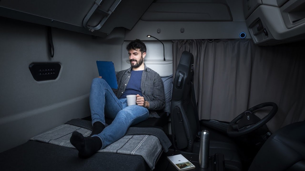 New IVECO S WAY 2023 facelift - INTERIOR (Luxury Bedroom!)