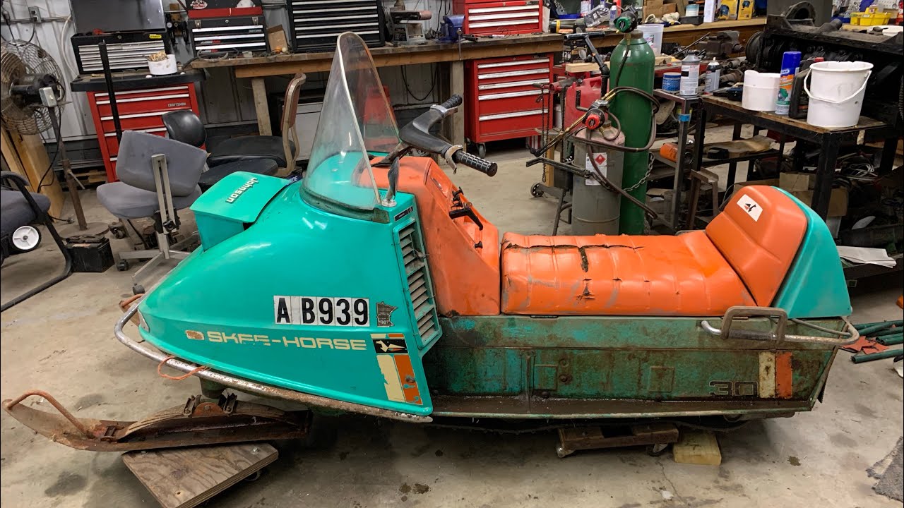 Johnson Skee Horse Snowmobile, first start in 20+ years Part 1
