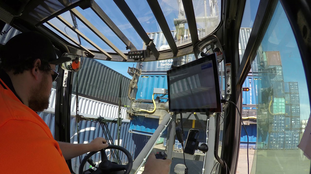 Hyster Twin-Pick Container Handler