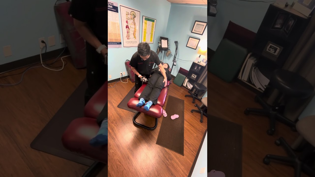 IT Band treatment using Vibracussor. Houston Chiropractor. Houston Asian Dinger. Dr John Huang