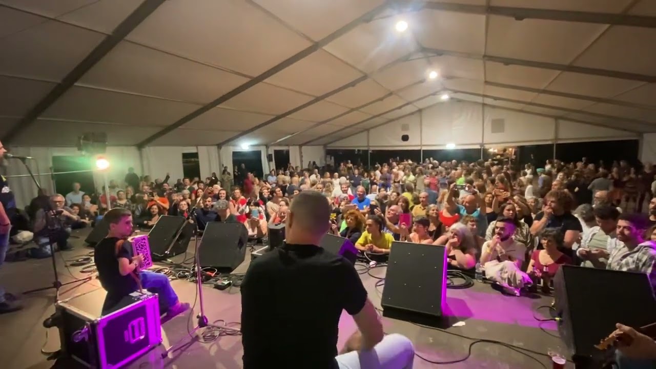 Giovanni Boeddu suona al Gran bal trad con  i ballade ballade bois