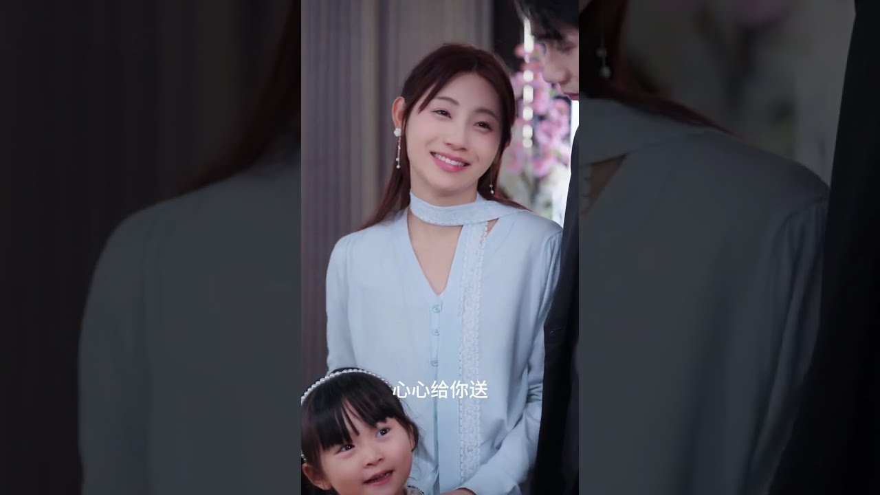 Cô gái bị đuổi xuống xe lại giống hệt tổng giám đốc, ông sốc nặng và đưa cô về dinh thự, cô là ai!