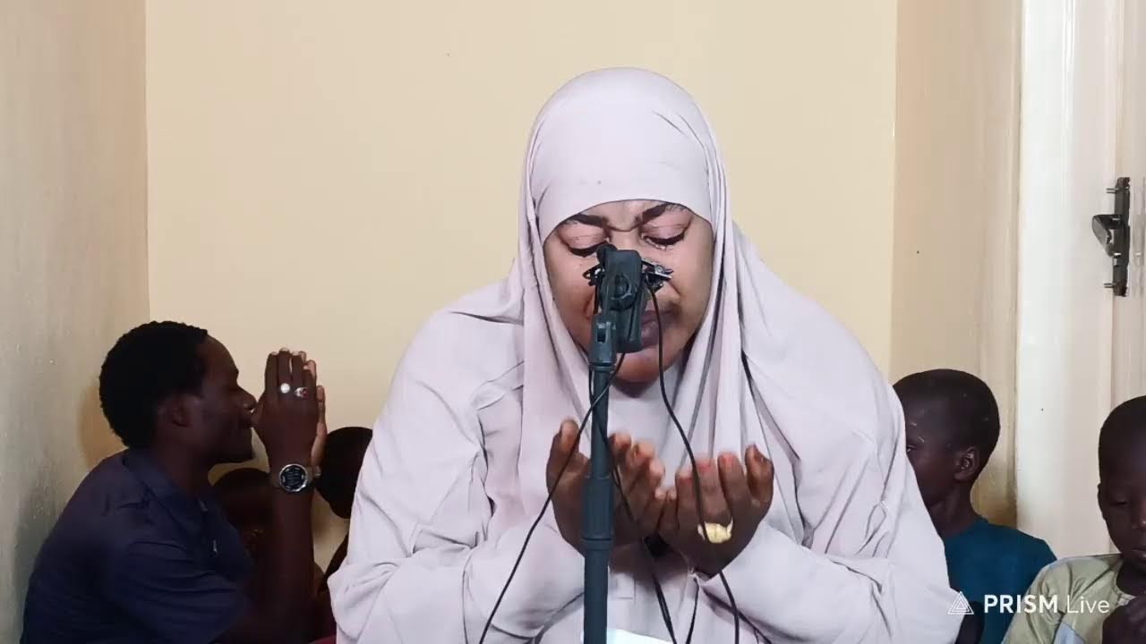Abin tausayi Malama Juwairiyya Usman Sulaiman ta fashe da kuka a lokacin da take addu'a