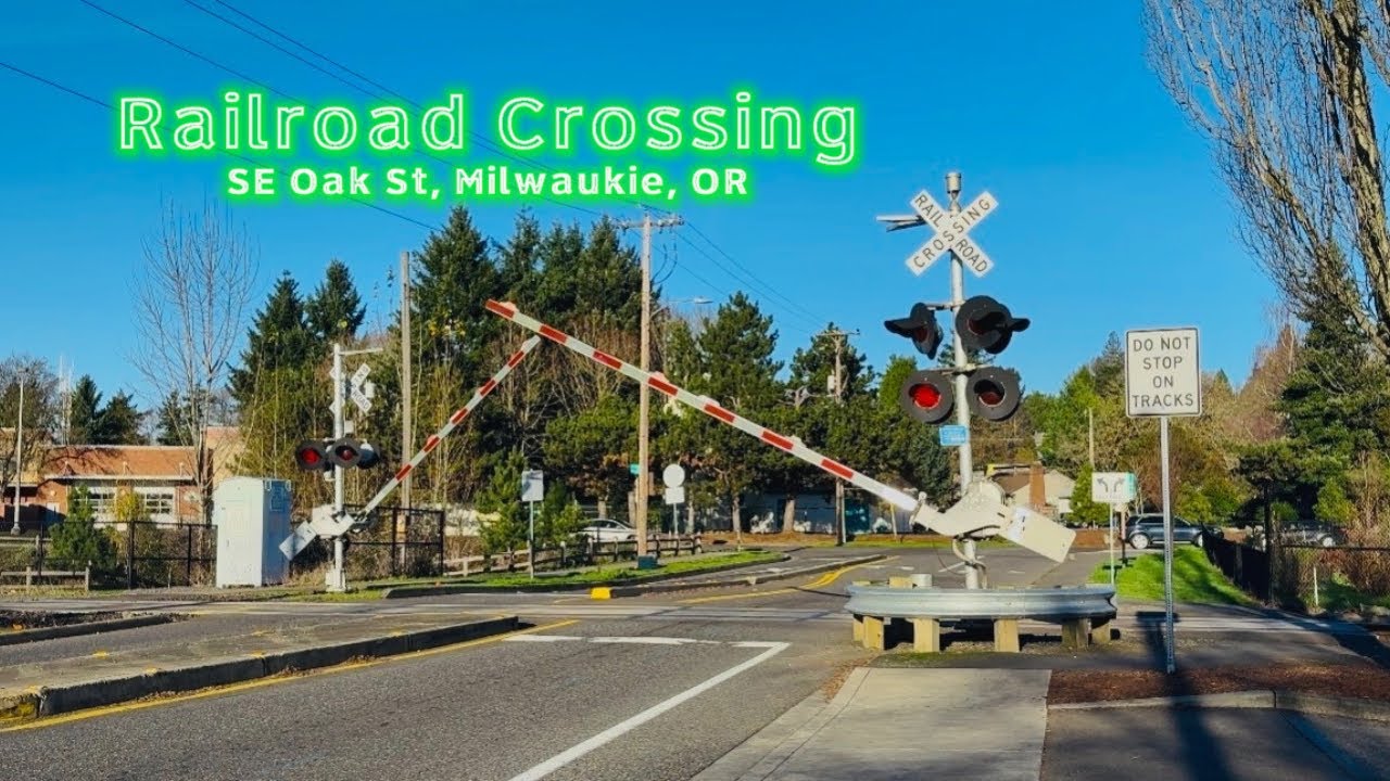 Railroad Crossing | SE Oak St, Milwaukie, OR