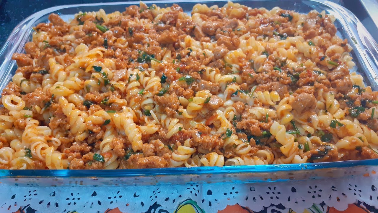Macarrão com carne de hambúrguer