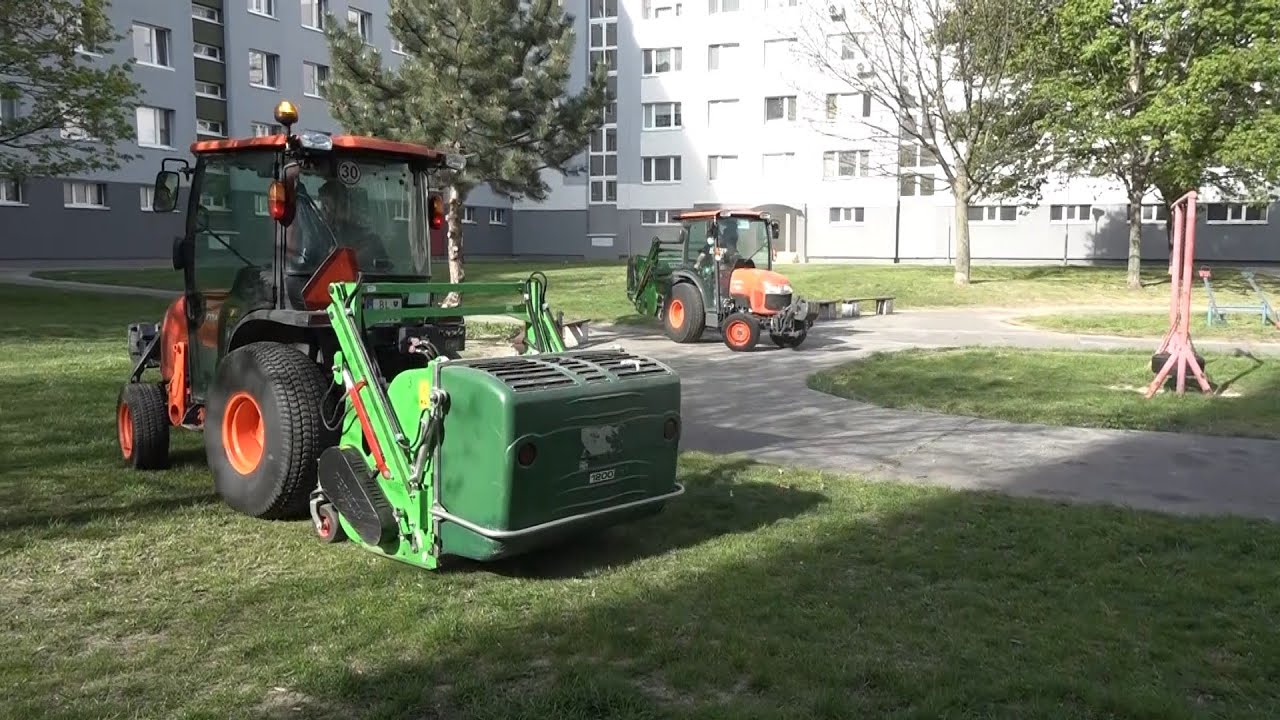 250522 - V Petržalke už jarné kosenie končí