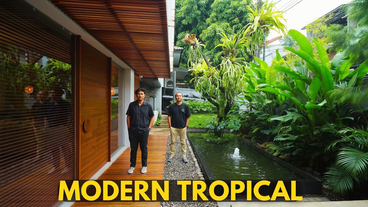 Rumah Tropis Dengan Kantor dan Taman Terbuka