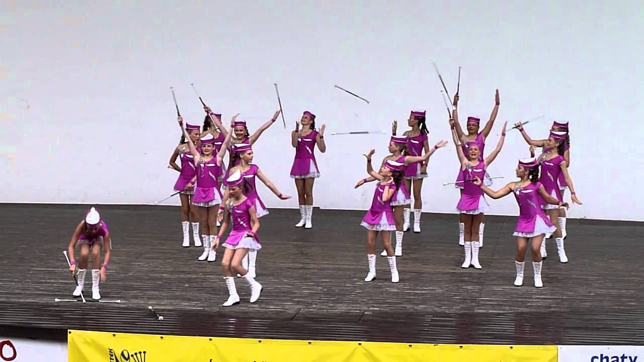 Pražské Mini mažoretky - Pódiová formace 2012